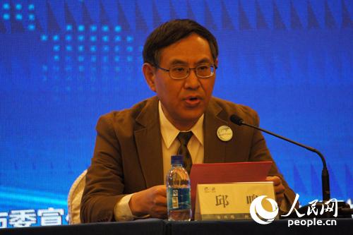 �����ڶ�����Z�W(xu��)Ժ��У�L���Q�l(f��)�����Ї���һ��һ·���c�Žz�I֮·��Ҫ؛Դ�����γ���(li��n)�˳��h��������ꖳǳ��h��