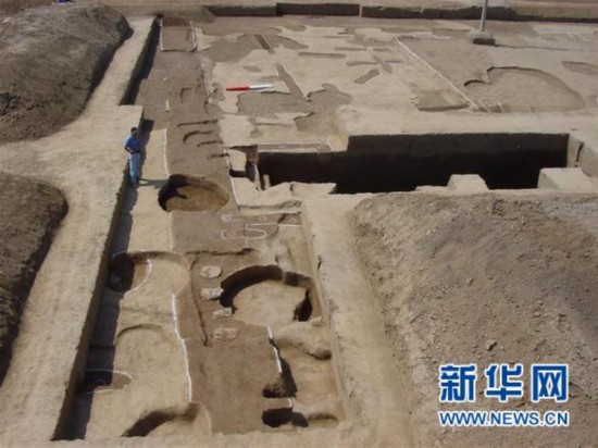 (新華全媒頭條·二里頭遺址·圖文互動)(9)走進(jìn)最早的“紫禁城” 發(fā)現(xiàn)“最早的中國”