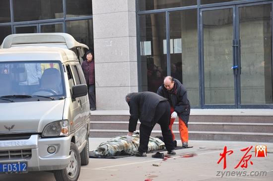 鄭州一男子從18樓跳下身亡 其妻稱“受了冤屈”