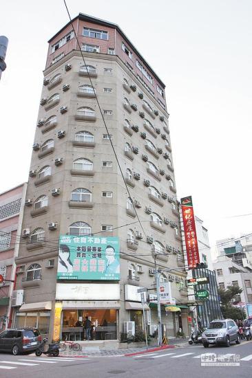 臺(tái)灣查違建最牛違建違法長(zhǎng)高:5樓變11樓(圖)