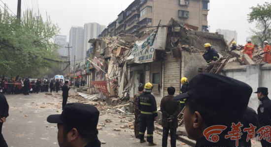 網(wǎng)曝西安一處民房疑遭強(qiáng)拆 有人被困廢墟下(圖)