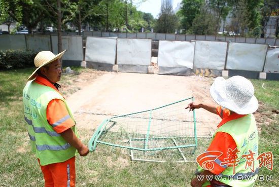 7��11���糿��ؓ(f��)؟(z��)��������Ǳ��P����·����·���ľ�·֮�g·�εı����T��������һ�����E�£��^������߀�úõı����T��Ϣ������Ȼ��һҹ֮�g��ʧ��Ҋ����ԭַҲ����߸Ƀ���ֻʣ��߀����ذ�u��һƬ�յ�����(d��ng)Ȼ��������������ƷҲ�������w��