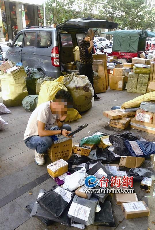 快遞包裹在運(yùn)輸送達(dá)過程中,外包裝表面容易招灰塵和細(xì)菌