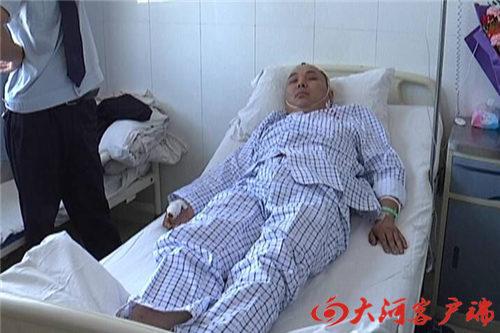 城管被占道經(jīng)營(yíng)商販連捅8刀 監(jiān)控錄下行兇過(guò)程