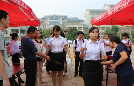 有考生因“自報(bào)家門”當(dāng)場(chǎng)判零分