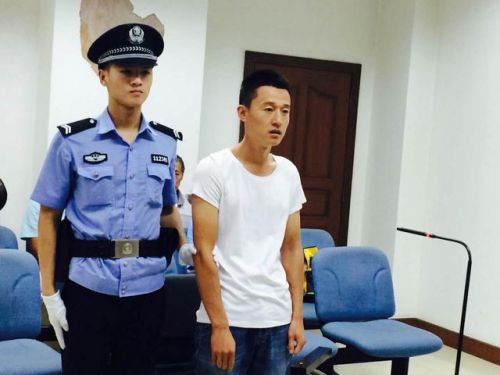 合租房里室友吵人起爭執(zhí) 男子為護女友持刀傷人