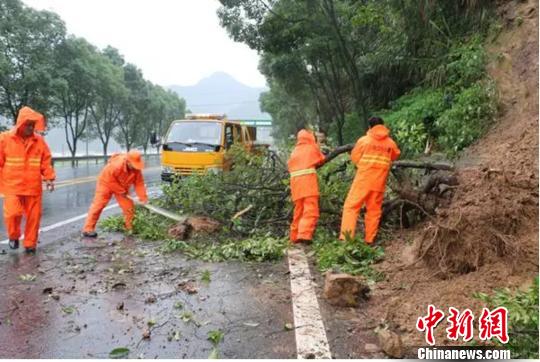 強(qiáng)降雨襲擊浙江多地浙江交通人作戰(zhàn)抗洪搶險(xiǎn)第一線