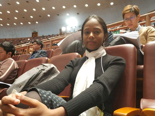 外媒記者點贊政府工作報告:中國減貧成績斐然 百姓生活日新月異