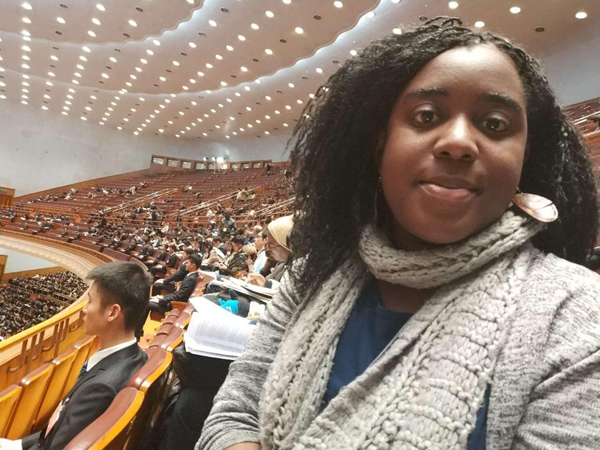 外媒記者點贊政府工作報告:中國減貧成績斐然 百姓生活日新月異