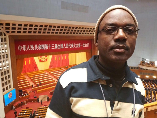 外媒記者點贊政府工作報告:中國減貧成績斐然 百姓生活日新月異