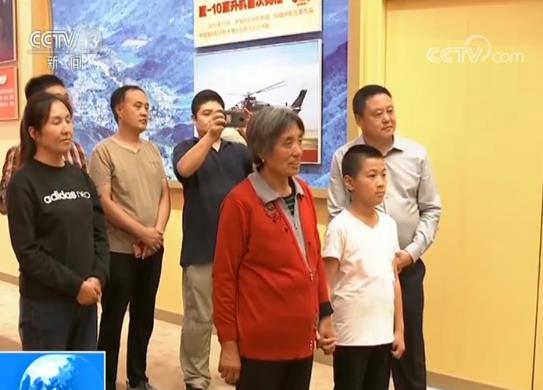 慶祝中華人民共和國成立70周年大型成就展:小康路上一個(gè)都不能掉隊(duì)