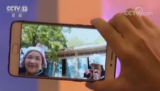 慶祝中華人民共和國成立70周年大型成就展:小康路上一個(gè)都不能掉隊(duì)