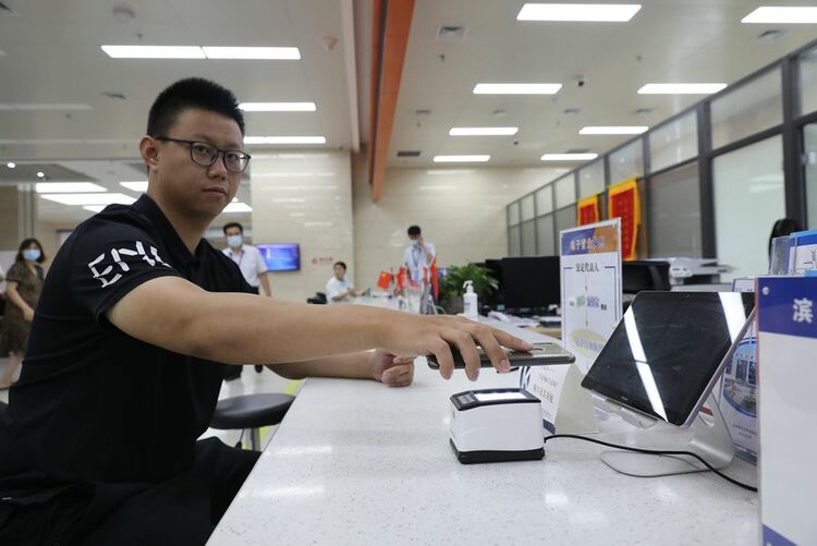 擁抱“大數(shù)據(jù)” 民眾工作生活更加便利