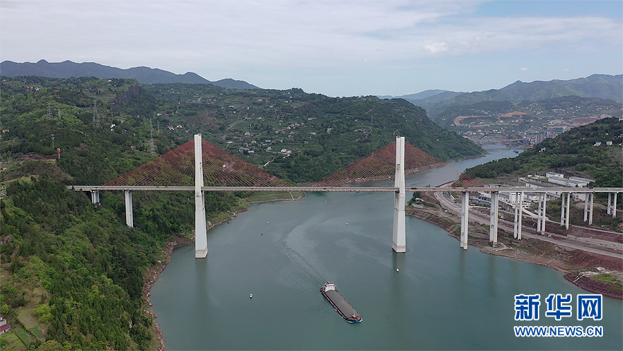 沿著高速看中國瞰三峽庫區(qū)綠水青山氣象新