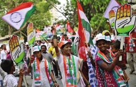 4月7日,印度孟買,國(guó)大黨的支持者正在參加一個(gè)競(jìng)選集會(huì)。圖/IC