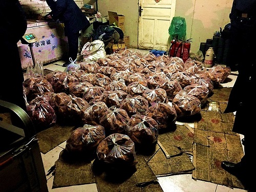 多部門深夜出擊 截住千斤“問(wèn)題燒雞”